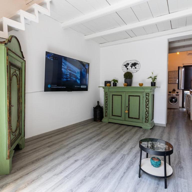 ELLY HOLIDAY HOUSE - Two-Bedroom House - 31