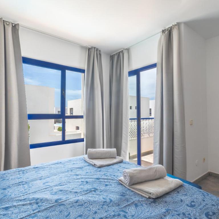 Luxury 3-bedroom villa with heated private pool - in Marina Rubicon, Playa Blanca, Lanzarote - Three-Bedroom Villa - 9