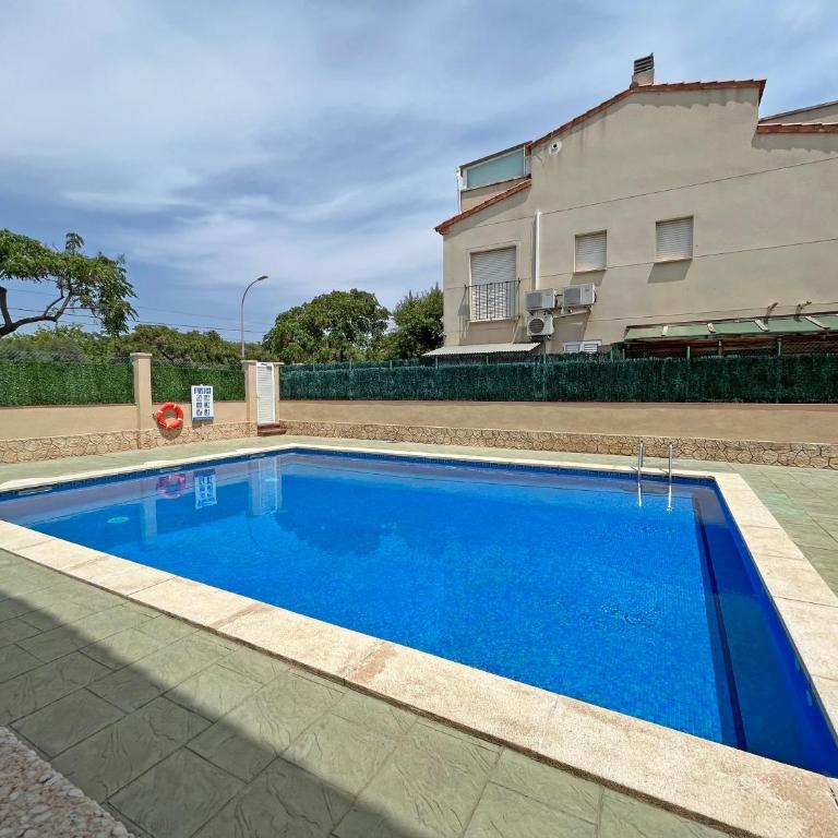 CASA EN VILAFORTUNY CON BARBACOA PISCINA COMUNITARIa - Two-Bedroom House - 5