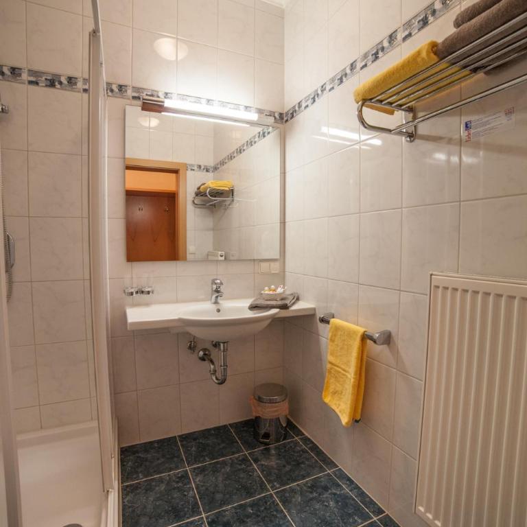 Gasthof Mauthner Zum Kirchenwirt - Hotel Garni - Doppelzimmer mit Balkon - 14
