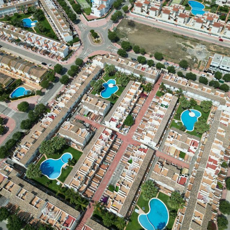 Casa adosada con piscina y dos terrazas - Casa de 2 dormitorios - 11