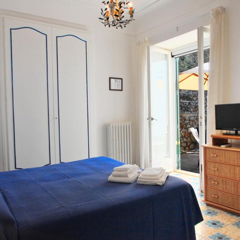 Casa Augusto B&B - Camera Matrimoniale/Doppia con Letti Singoli con Terrazza e Vista Mare - 12
