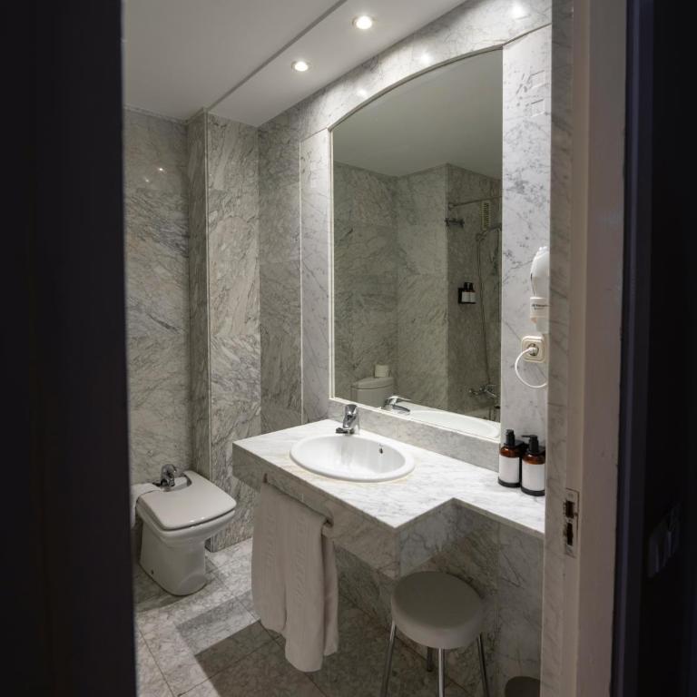 Barceló León Conde Luna - Habitación Doble con cama supletoria - 1 o 2 camas (3 adultos) - 7