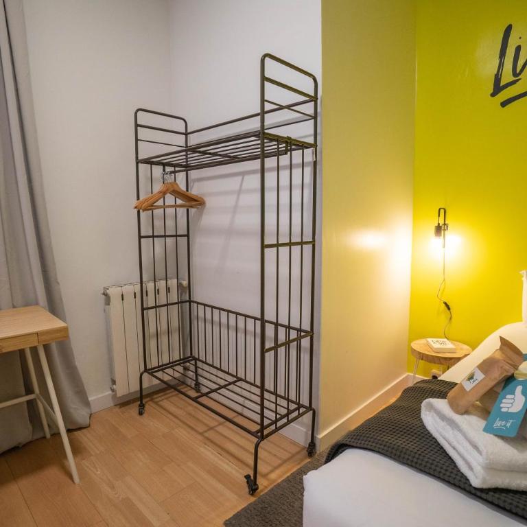 Live it Madrid Gran Vía - Single Room with Shared Bathroom - 9