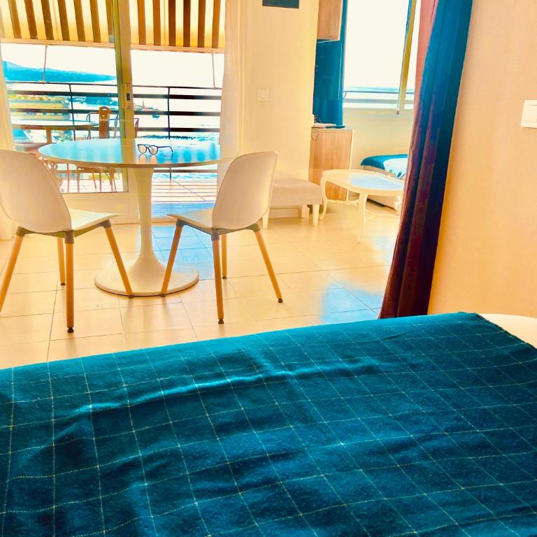 APARTAMENTO LUJOSO y MODERNO VISTAS PANORAMICAS AL MAR - Apartamento de 1 dormitorio - 3