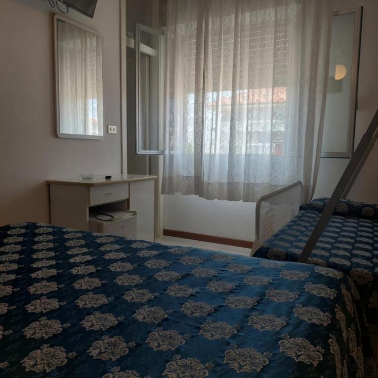 Hotel Venus - Double or Twin Room with Extra Bed - 1