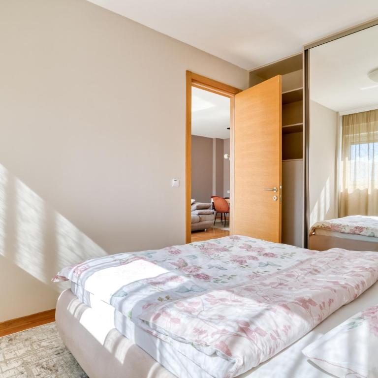 Apt "Budva" with Sea View and Garage Parking - Apartman sa Pogledom na More - 19