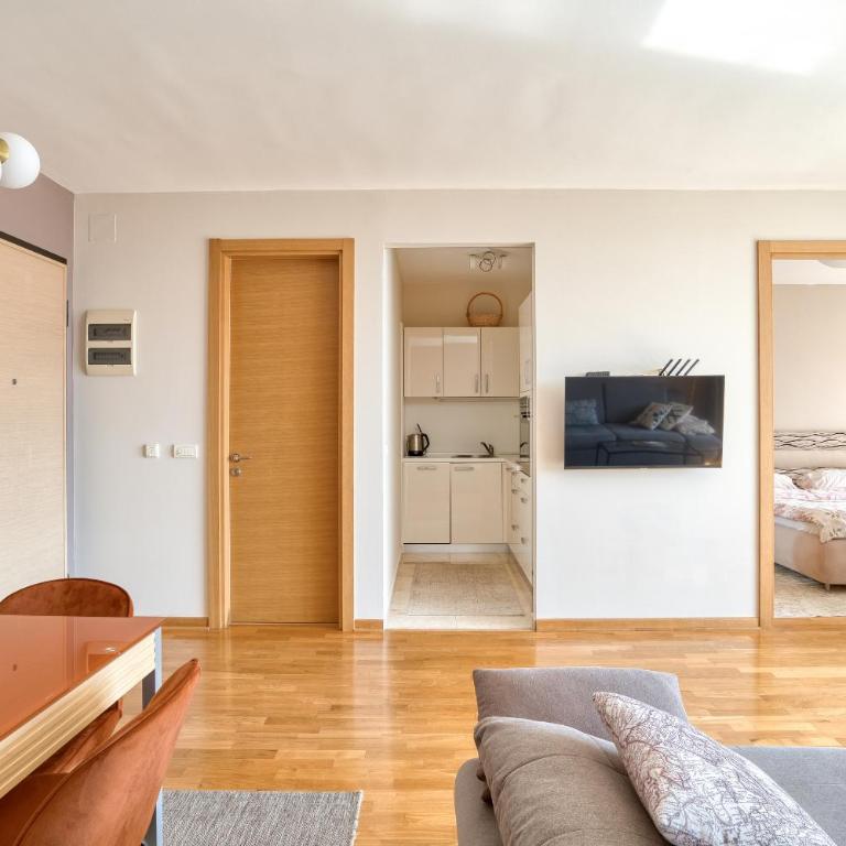 Apt "Budva" with Sea View and Garage Parking - Apartman sa Pogledom na More - 10