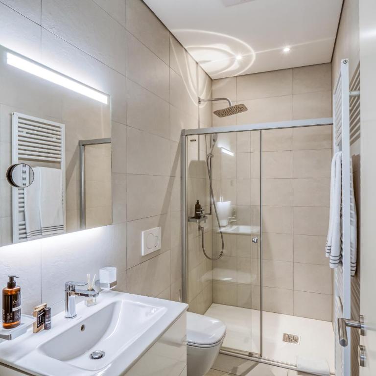 Villa by @ Home Hotel Locarno - Deluxe Familienapartment - 8