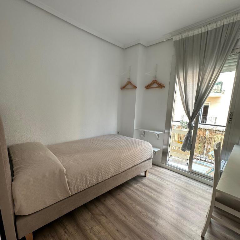 Slow Room Valencia - Single Room with Shared Bathroom and Shared Terrace - 9