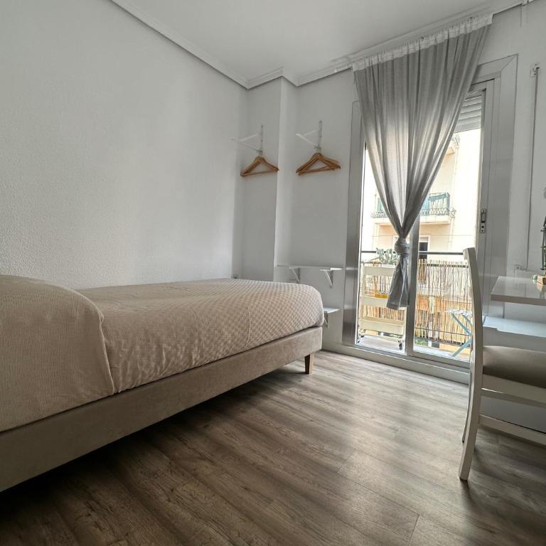 Slow Room Valencia - Single Room with Shared Bathroom and Shared Terrace - 10