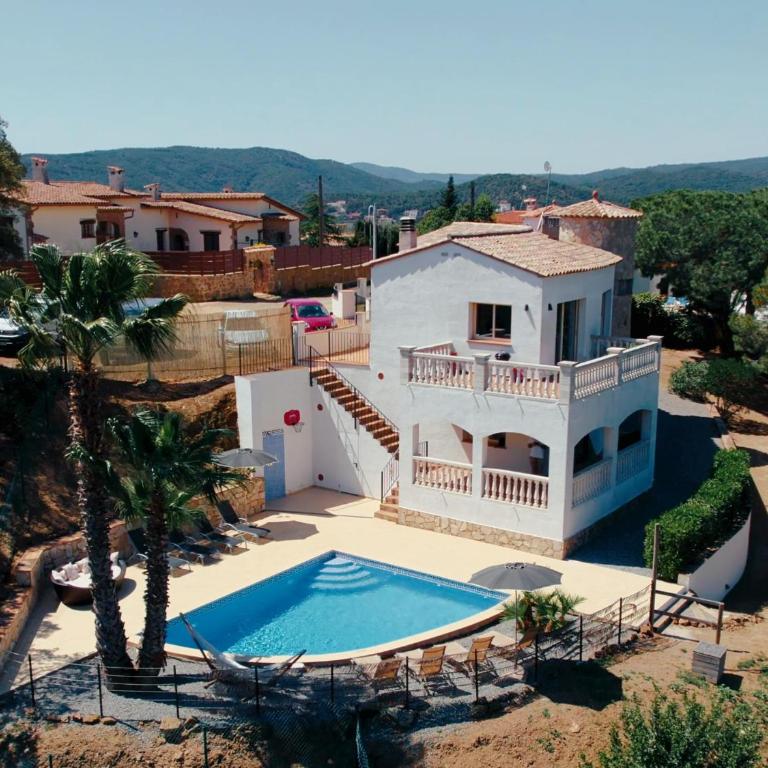 Villa Treehouse by Alvent Holidays - Casa - 2