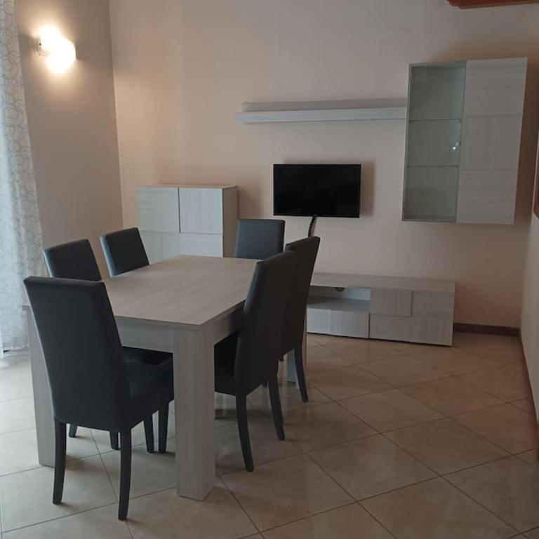A casa di Laura - Appartamento con 2 Camere da Letto - 1