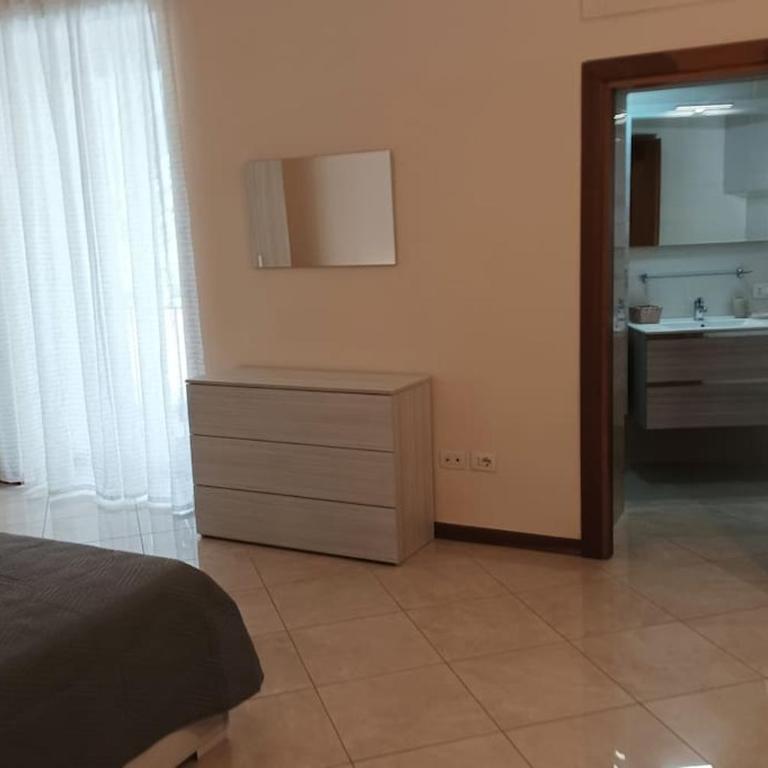 A casa di Laura - Appartamento con 2 Camere da Letto - 2