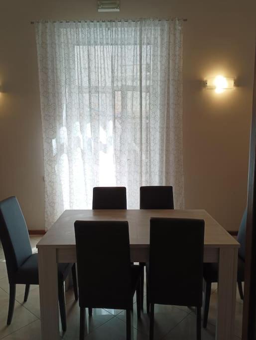A casa di Laura - Appartamento con 2 Camere da Letto - 64
