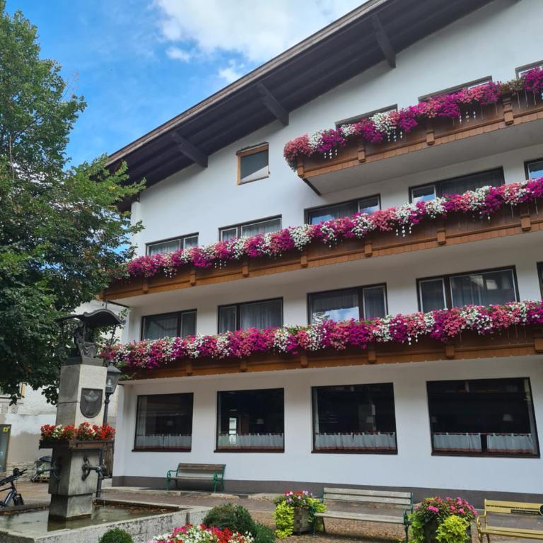 Gasthof Kirchenwirt - Vierbettzimmer mit Bergblick - 1