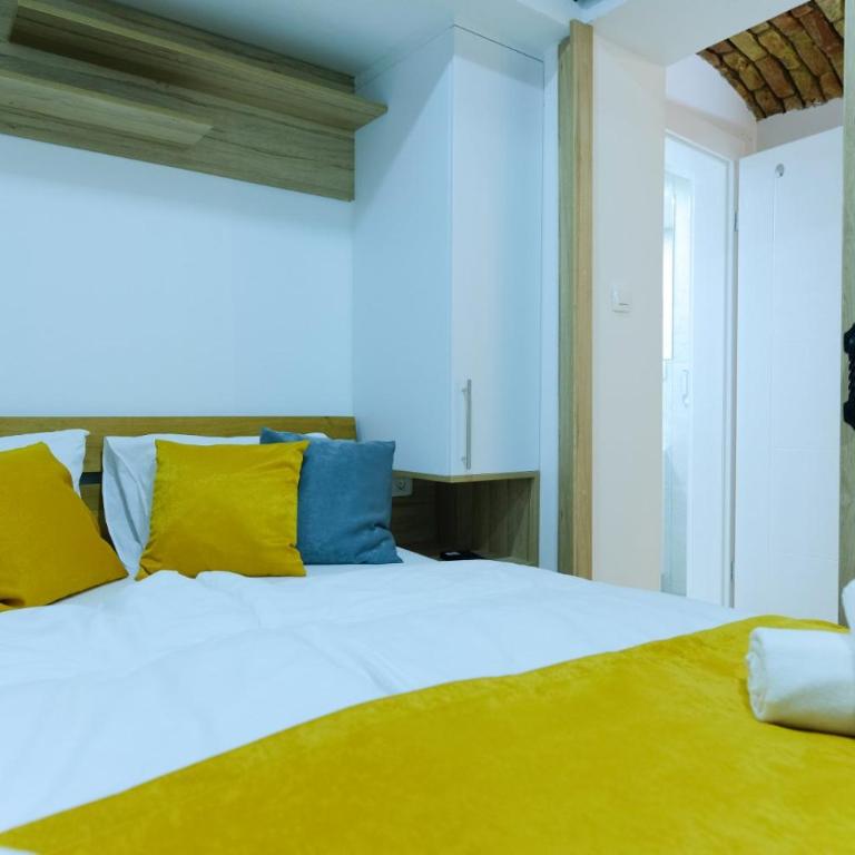 All seasons apartments Sarajevo with free parking - Apartment - 23
