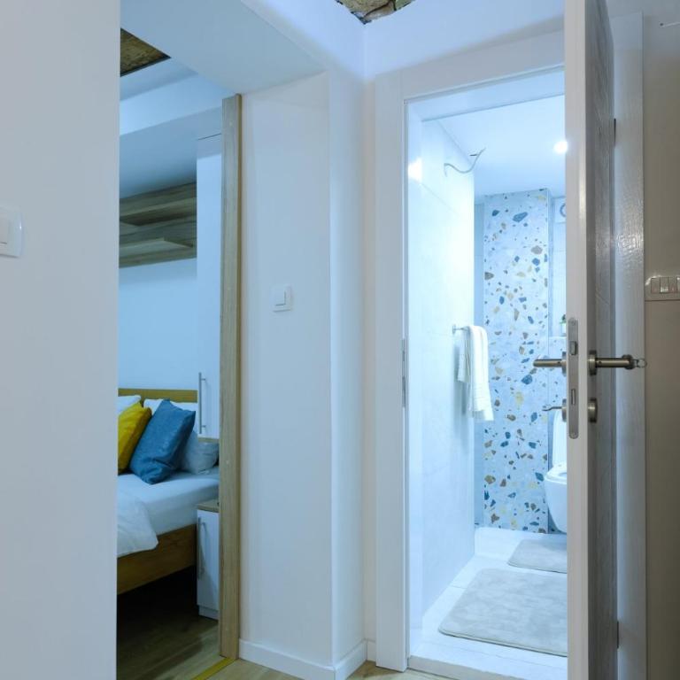 All seasons apartments Sarajevo with free parking - Apartment - 24