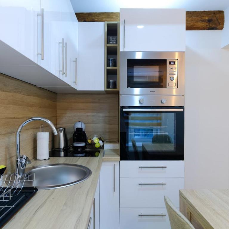 All seasons apartments Sarajevo with free parking - Apartment - 19