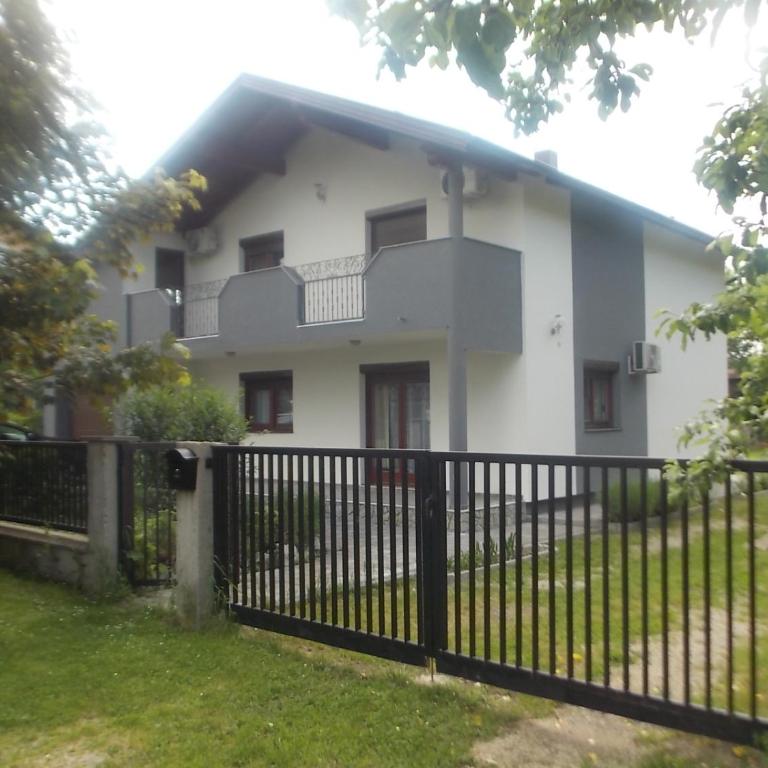 Kuća za odmor V&E - Three-Bedroom Villa - 2