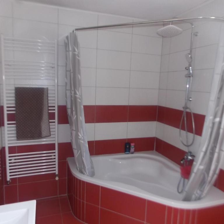 Kuća za odmor V&E - Three-Bedroom Villa - 16