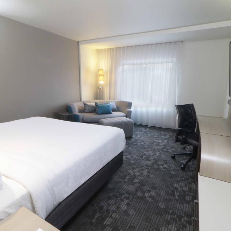 Courtyard Monterrey Airport - King Room with Courtyard View - 6