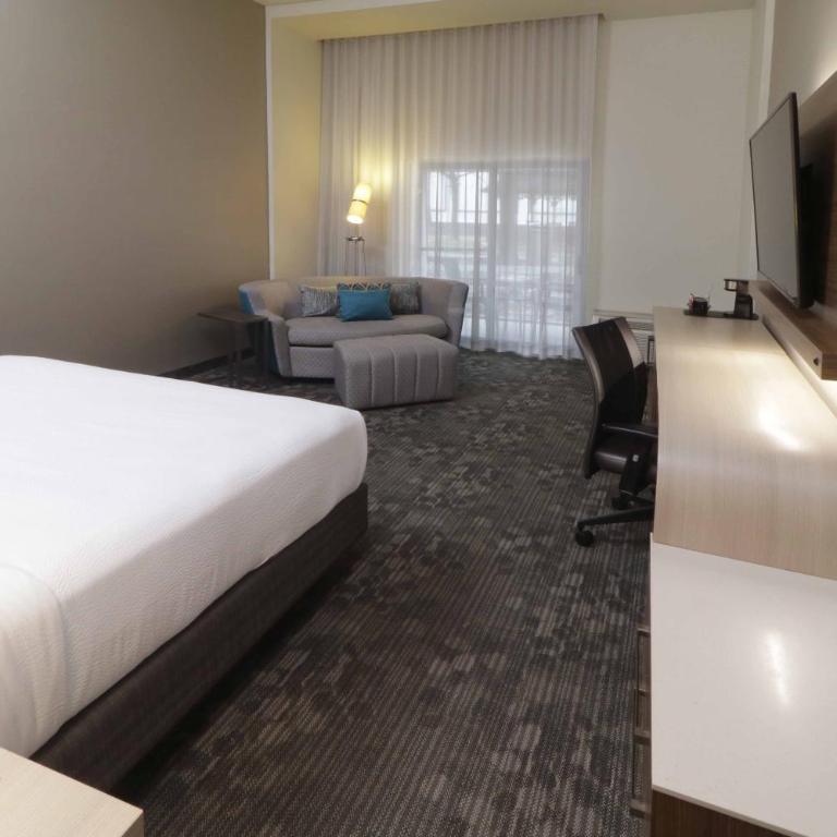 Courtyard Monterrey Airport - King Room with Courtyard View - 9