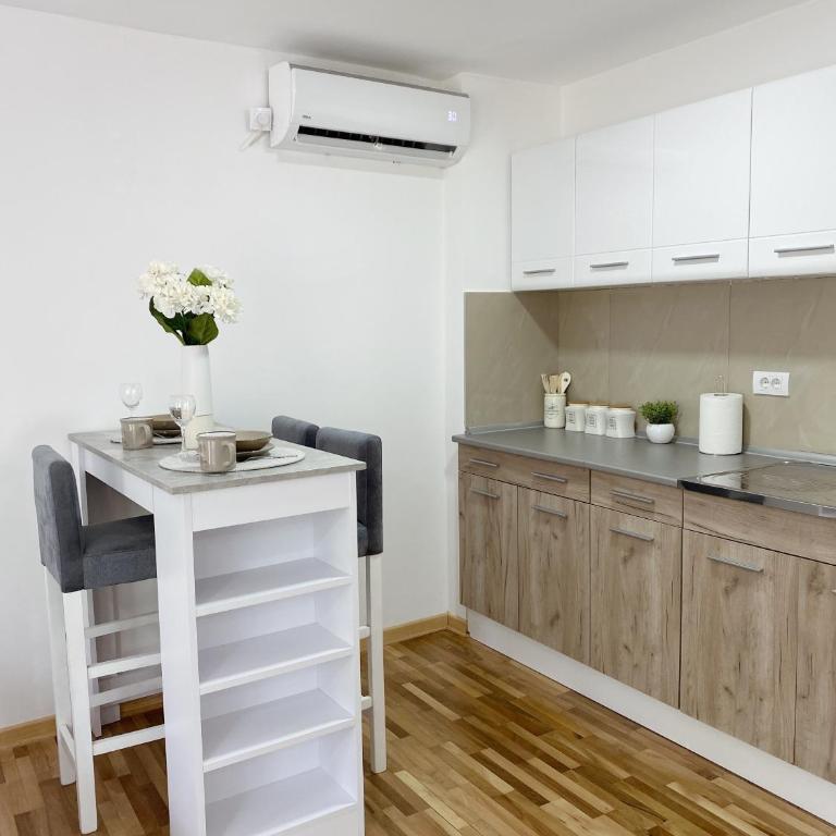 La Perla Apartman - Deluks Dvokrevetni Studio sa Bračnim Krevetom - 10