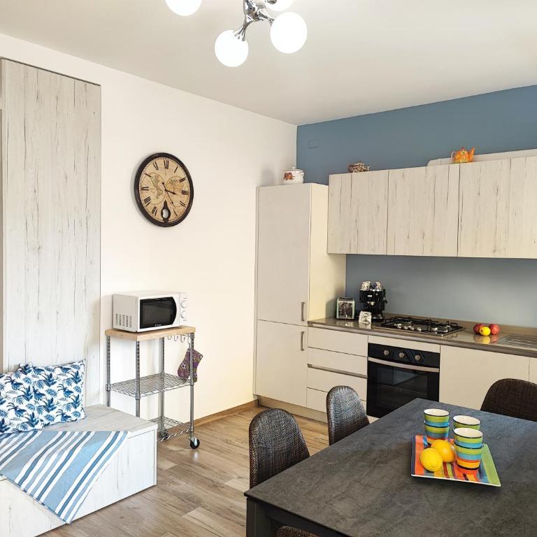 Italian Experience-CASA NADIA a pochi passi dal mare con garage, terrazza e sala giochi - Appartamento con 3 Camere da Letto - 12