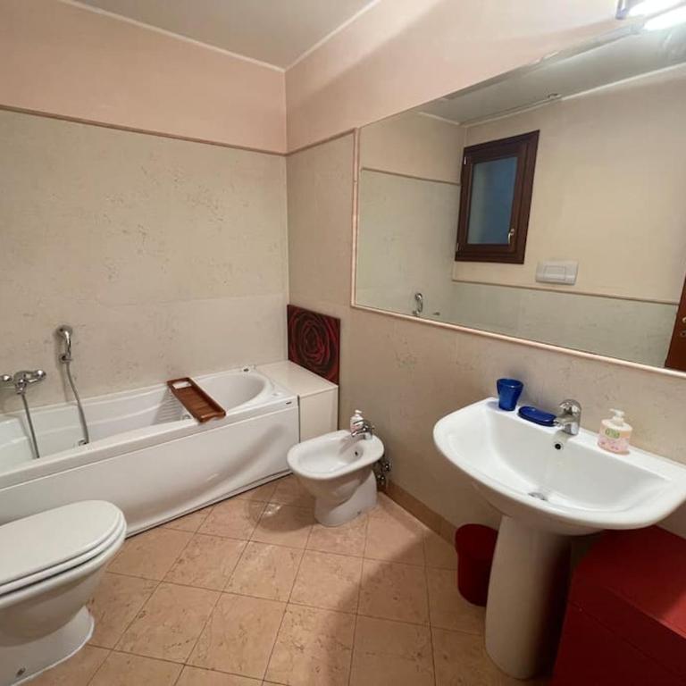 -Piazza Mazzini- 120 mq - 2 camere - 2 bagni e Garage - Appartamento con 2 Camere da Letto - 28