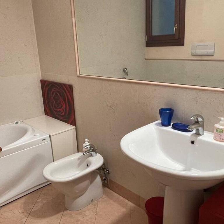 -Piazza Mazzini- 120 mq - 2 camere - 2 bagni e Garage - Appartamento con 2 Camere da Letto - 29