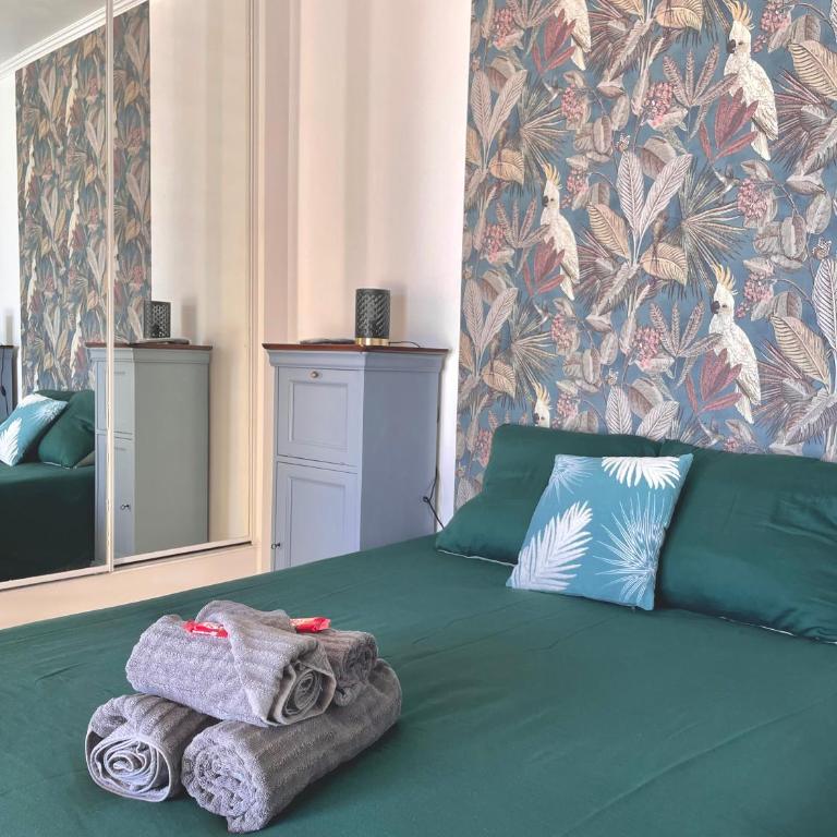 Les Volets Bleus - Chambre Double - Vue sur Piscine - 11