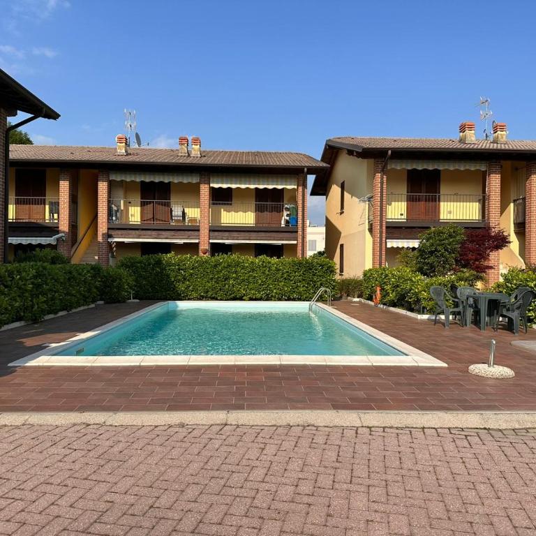 HOST4U - MARGE Beautiful Apartment with Pool and Private Parking in Padenghe del Garda - Deluxe Apartment - 2