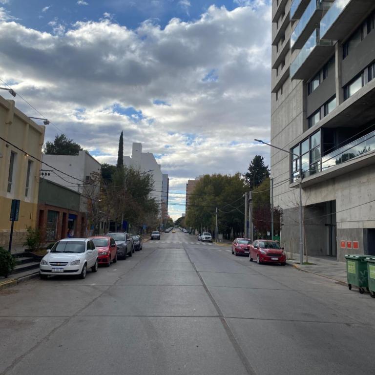 Dptos amoblados NQN - Excelente ubicacion- ZONA CENTRO - Apartamento con balcón - 1