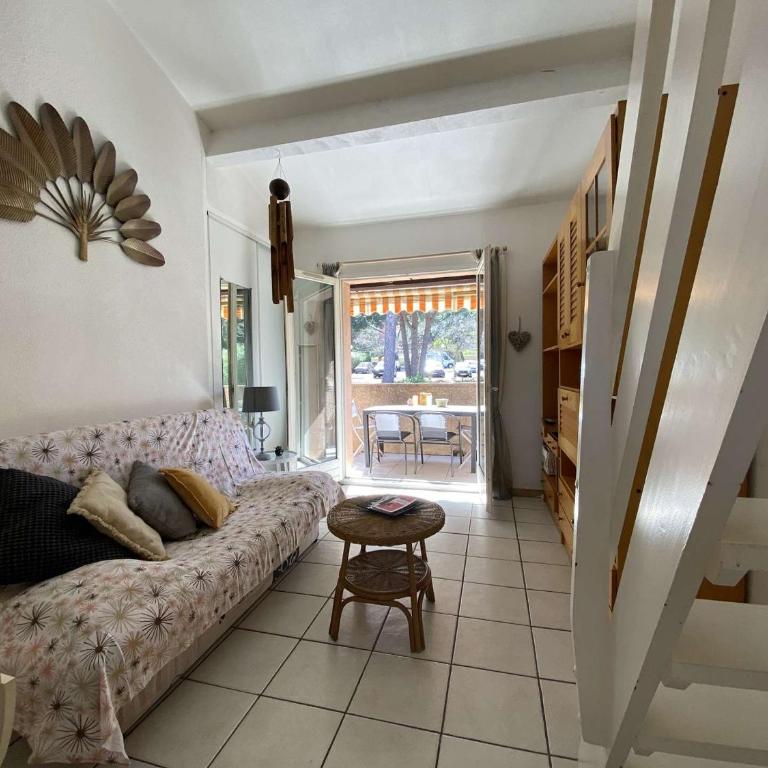 Sainte-Maxime: Appartement 2 pièces, proximité plage, parking inclus - FR-1-226-523 - Apartamento - 2