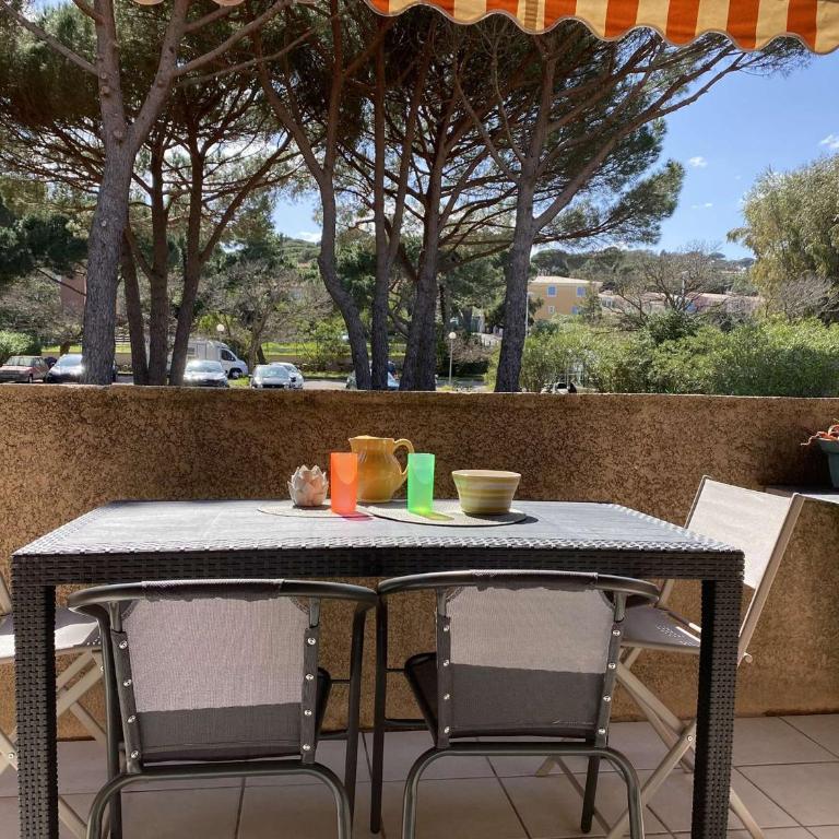 Sainte-Maxime: Appartement 2 pièces, proximité plage, parking inclus - FR-1-226-523 - Apartamento - 1