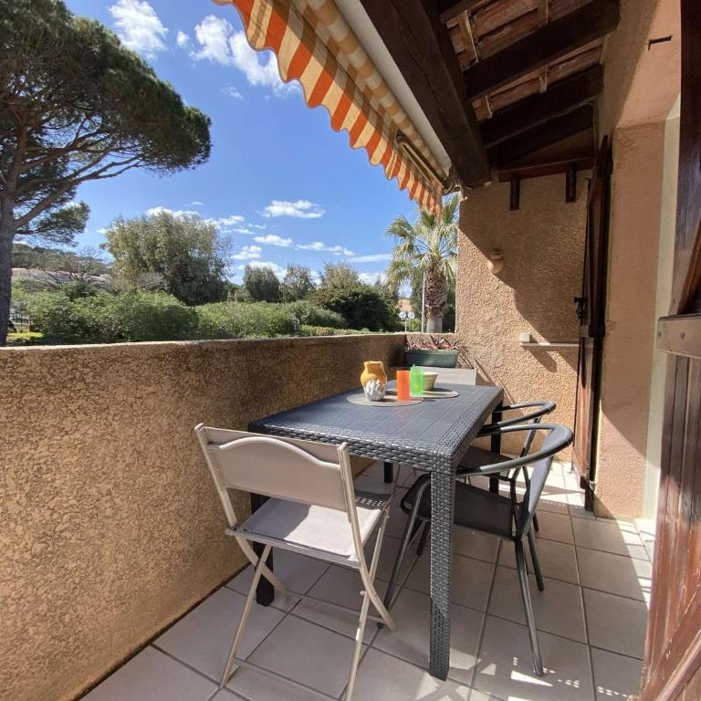 Sainte-Maxime: Appartement 2 pièces, proximité plage, parking inclus - FR-1-226-523 - Apartamento - 8