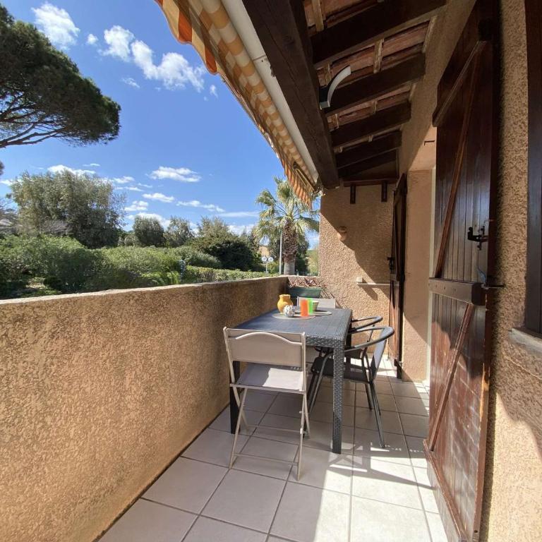 Sainte-Maxime: Appartement 2 pièces, proximité plage, parking inclus - FR-1-226-523 - Apartamento - 10