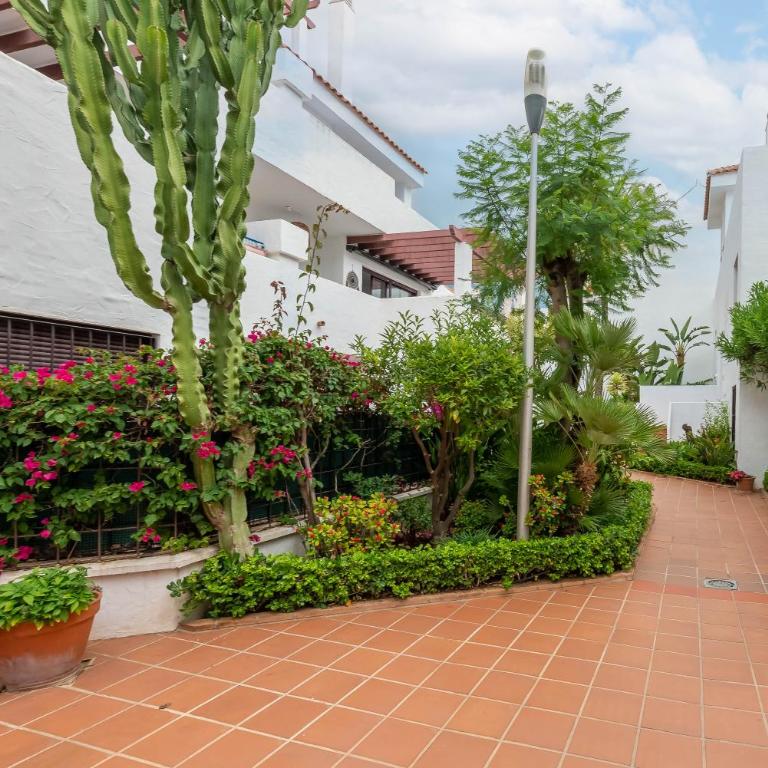 Tranquil 2 BDRM Peaceful Apt w/ 2 Pools - Two-Bedroom Apartment - 44