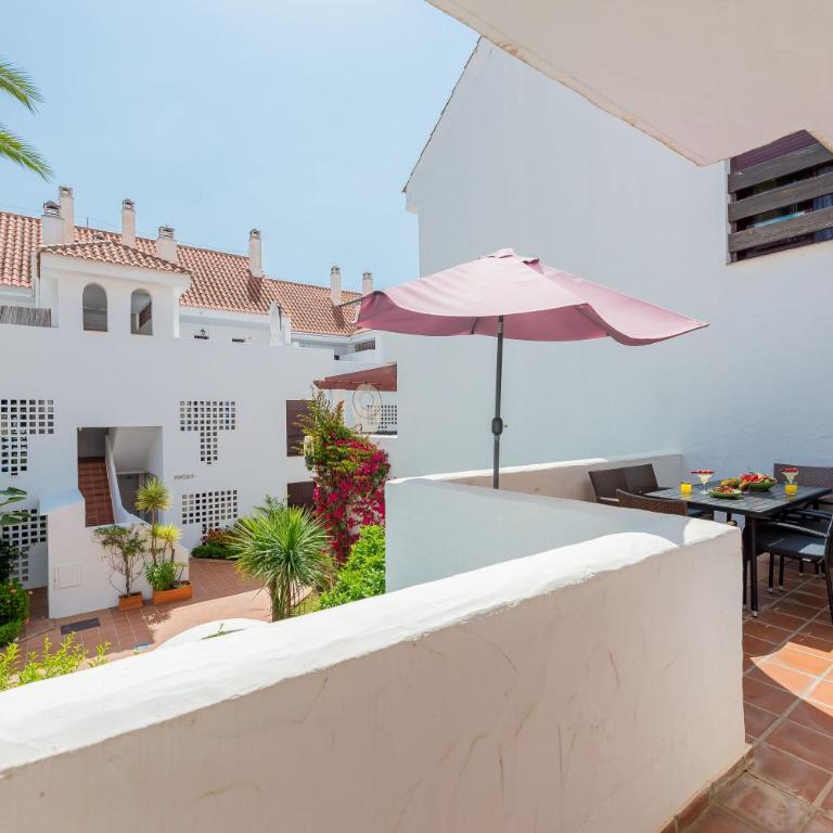 Tranquil 2 BDRM Peaceful Apt w/ 2 Pools - Two-Bedroom Apartment - 12