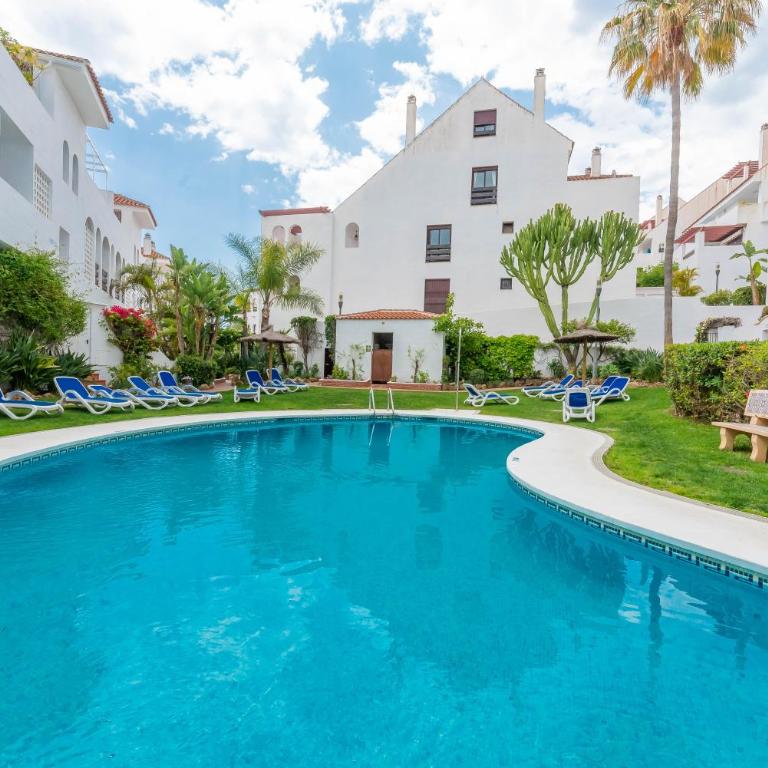 Tranquil 2 BDRM Peaceful Apt w/ 2 Pools - Two-Bedroom Apartment - 42