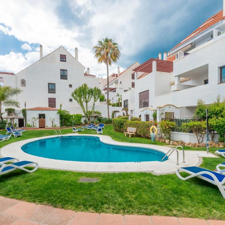 Tranquil 2 BDRM Peaceful Apt w/ 2 Pools - Two-Bedroom Apartment - 43