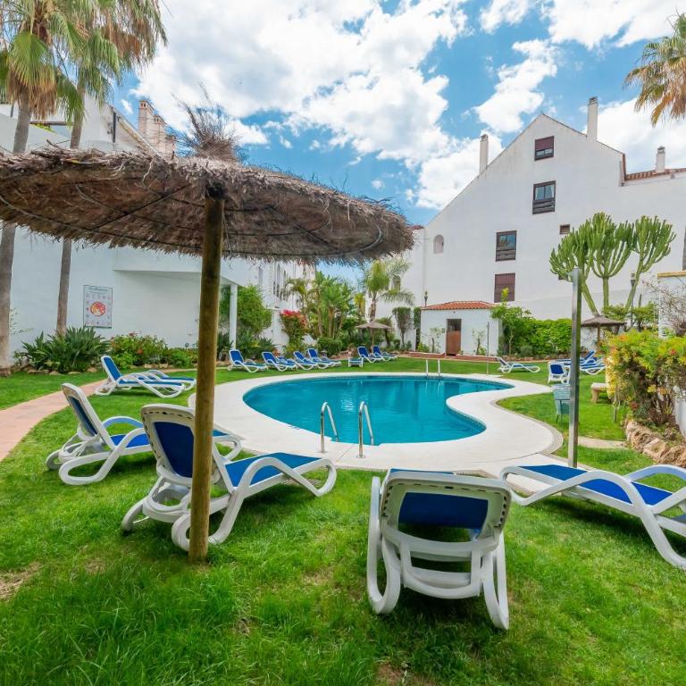Tranquil 2 BDRM Peaceful Apt w/ 2 Pools - Two-Bedroom Apartment - 40