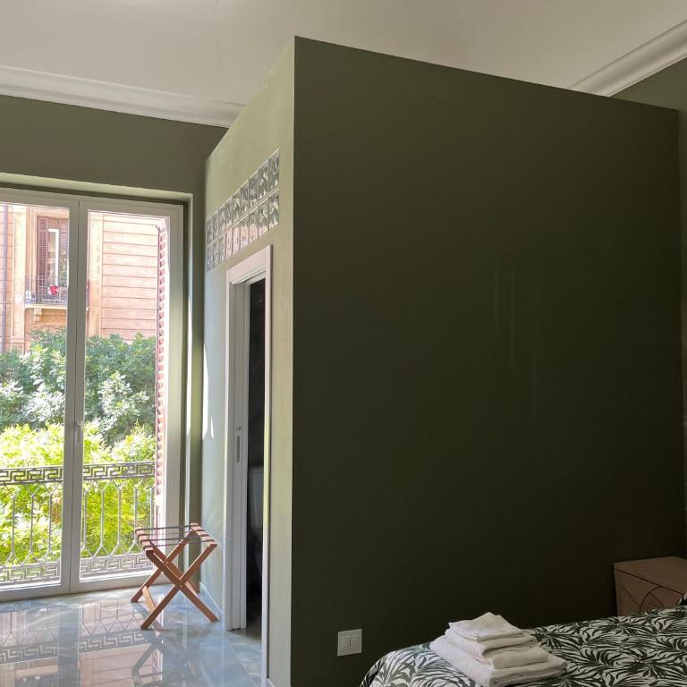 La Dimora di Donna Claudia - Deluxe Double Room with Balcony - 2