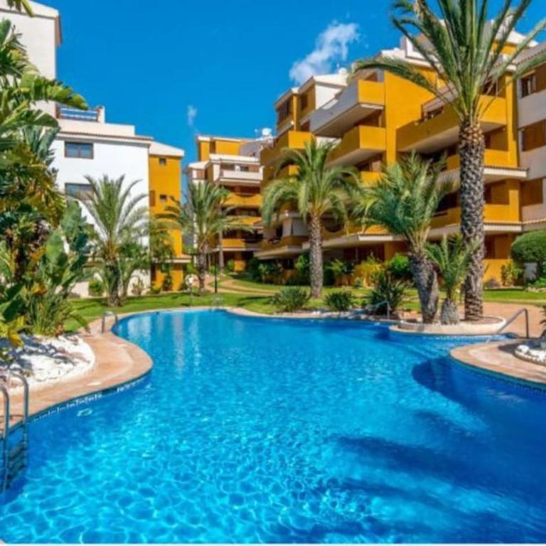 España - PUNTA PRIMA Torrevieja Orihuela Costa - large apartment for 6-people 85m2 and terrace 40m2 central air conditioning Wi-Fi living room kitchen 2 bedrooms 2 bathrooms 3 swimming pools parking security to the sea 200m only 40 min to the airport - Two-Bedroom Apartment - 14