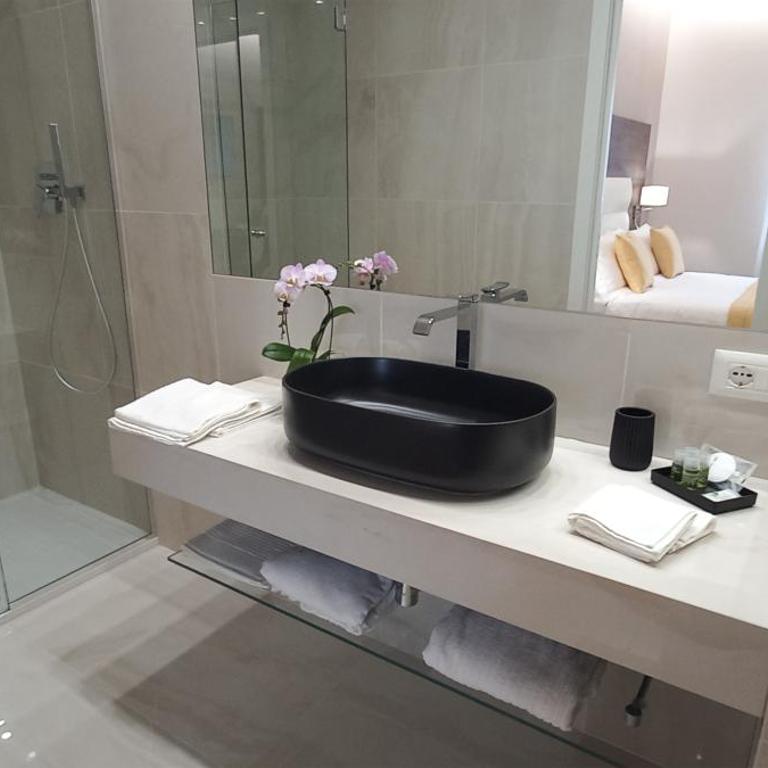 Orchid Luxury Suite - Camera Queen Deluxe - 8