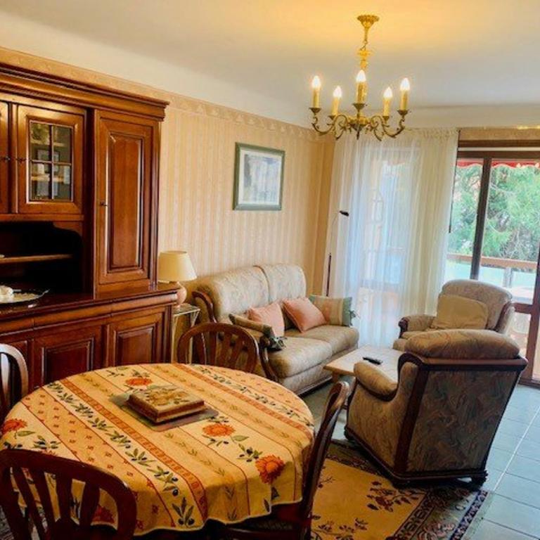 Appartement F3 avec Terrasse, Garage et Wifi - 4 Couchages - Proche Cures et Centre Ville - Appartement 2 Chambres - 2