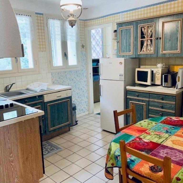 Appartement F3 avec Terrasse, Garage et Wifi - 4 Couchages - Proche Cures et Centre Ville - Appartement 2 Chambres - 5
