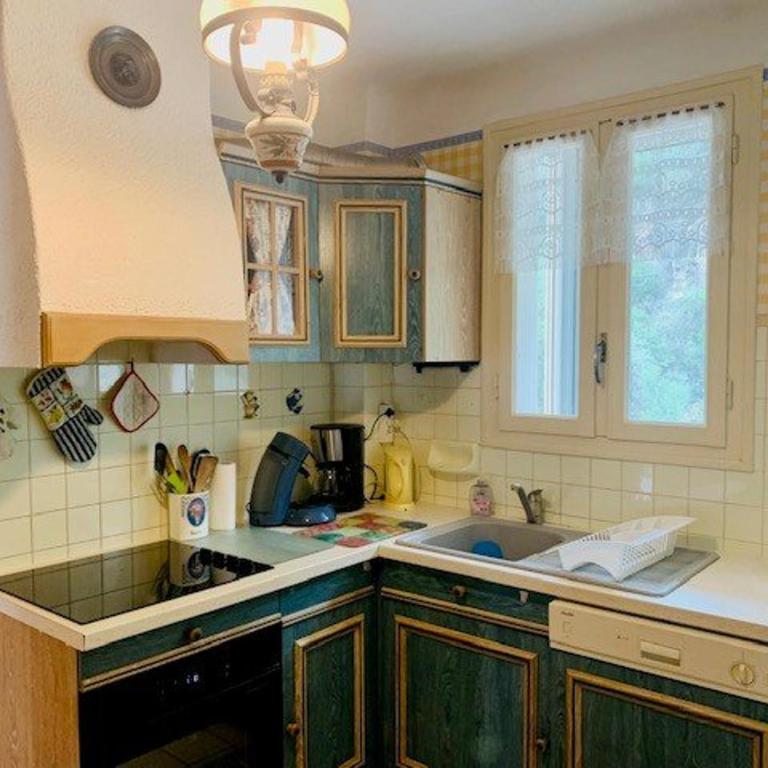 Appartement F3 avec Terrasse, Garage et Wifi - 4 Couchages - Proche Cures et Centre Ville - Appartement 2 Chambres - 6