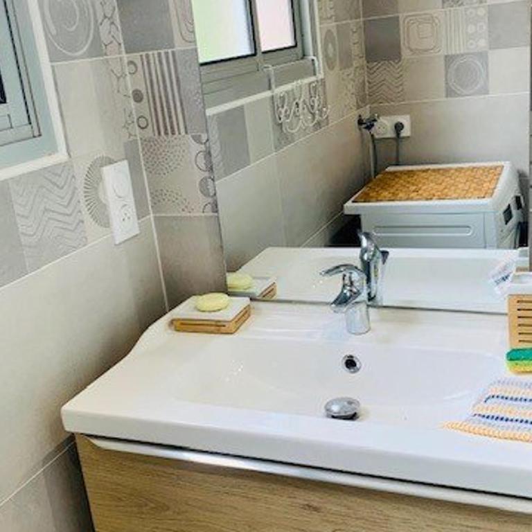 Charmant F3 climatisé avec balcon ensoleillé, proche centre et Thermes - Amélie-les-Bains - Appartamento con 2 Camere da Letto - 11